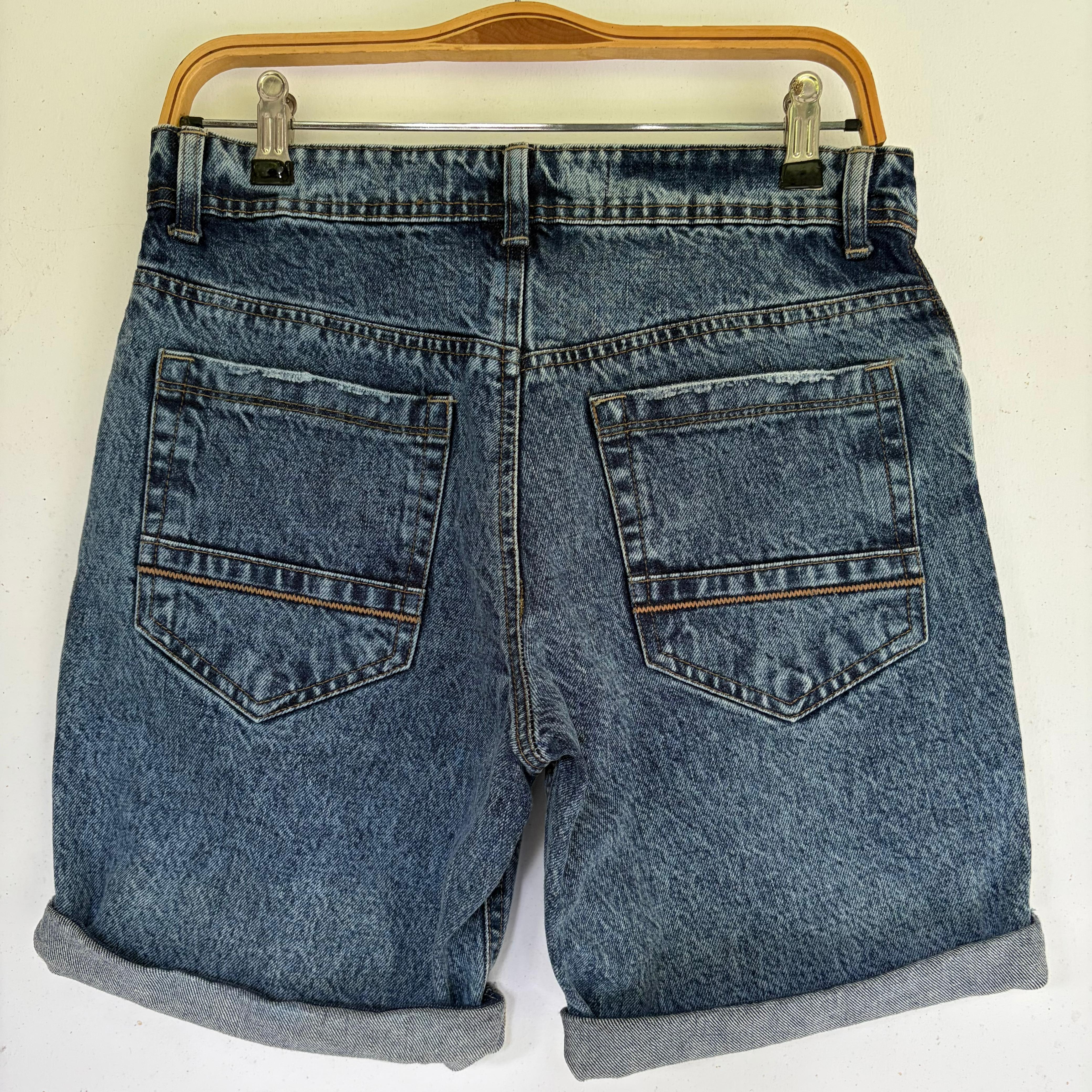 LIGHT  BLUE WHISKER WASH DENIM SHORT